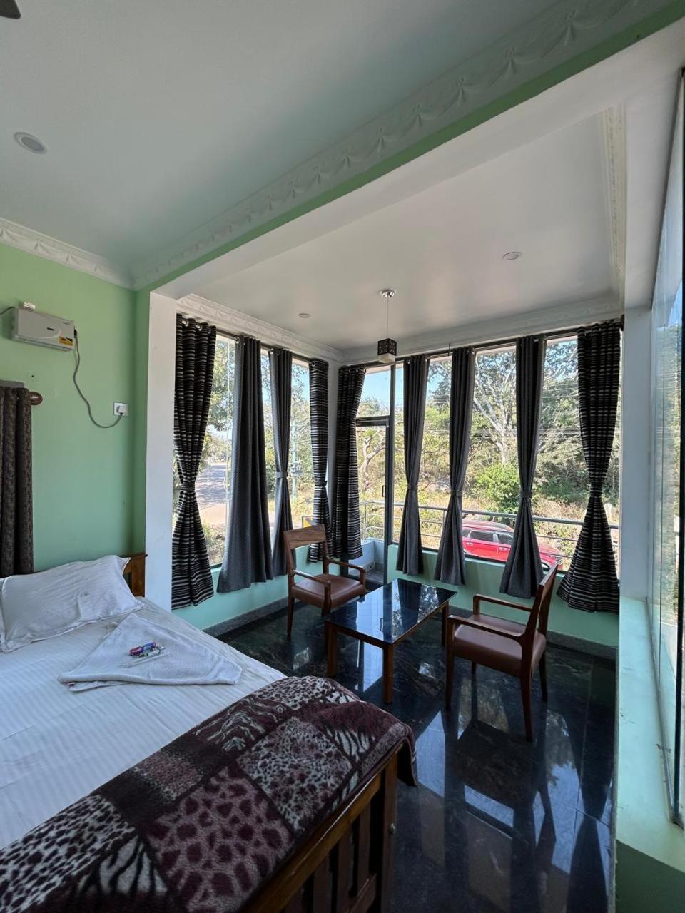 Yelagiri Goldhill Resort Buitenkant foto