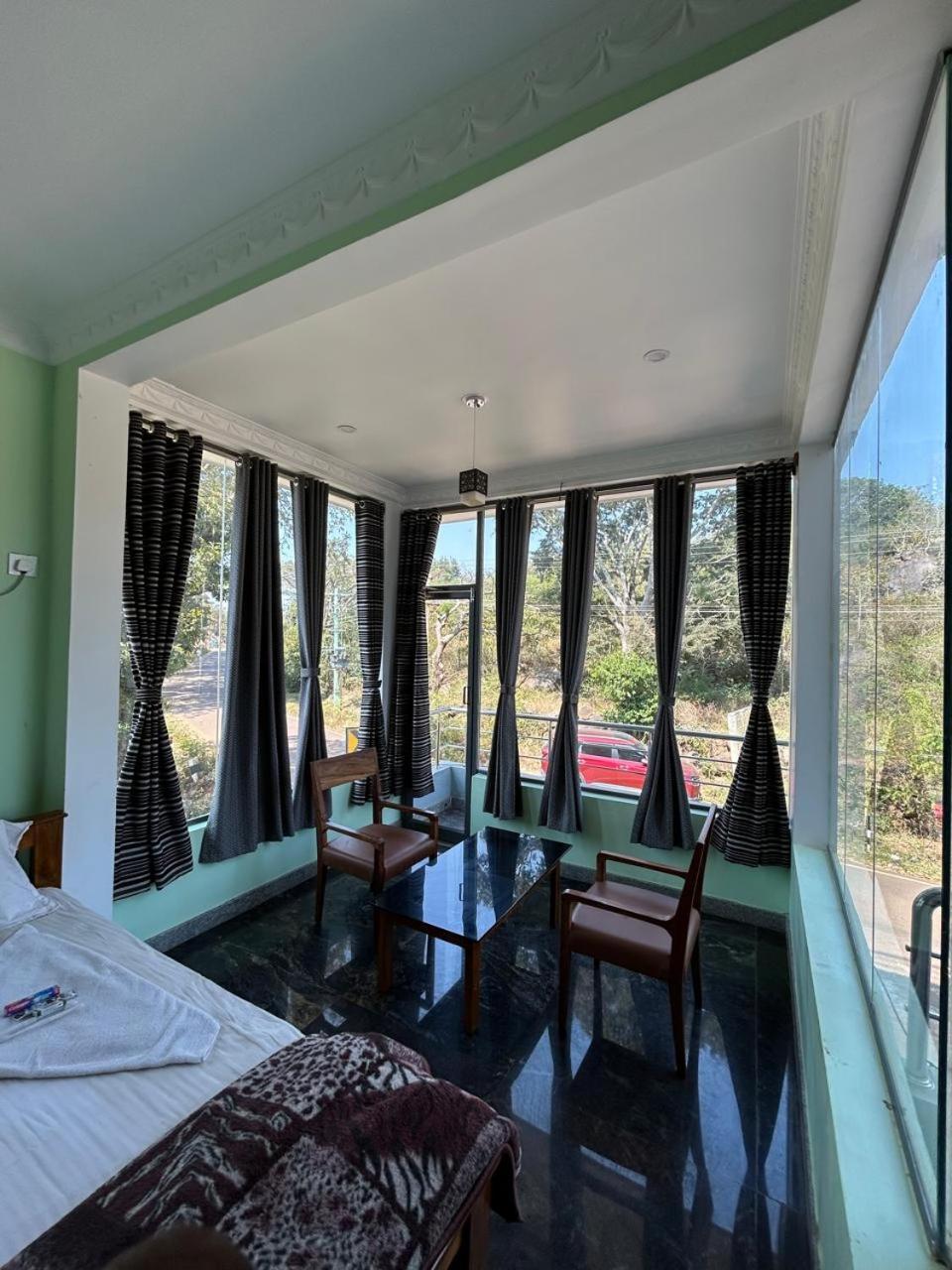 Yelagiri Goldhill Resort Buitenkant foto