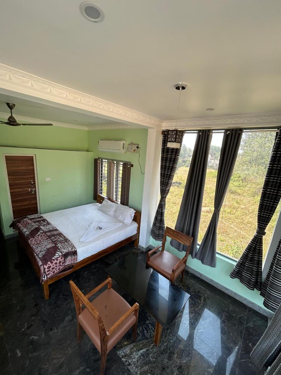 Yelagiri Goldhill Resort Buitenkant foto