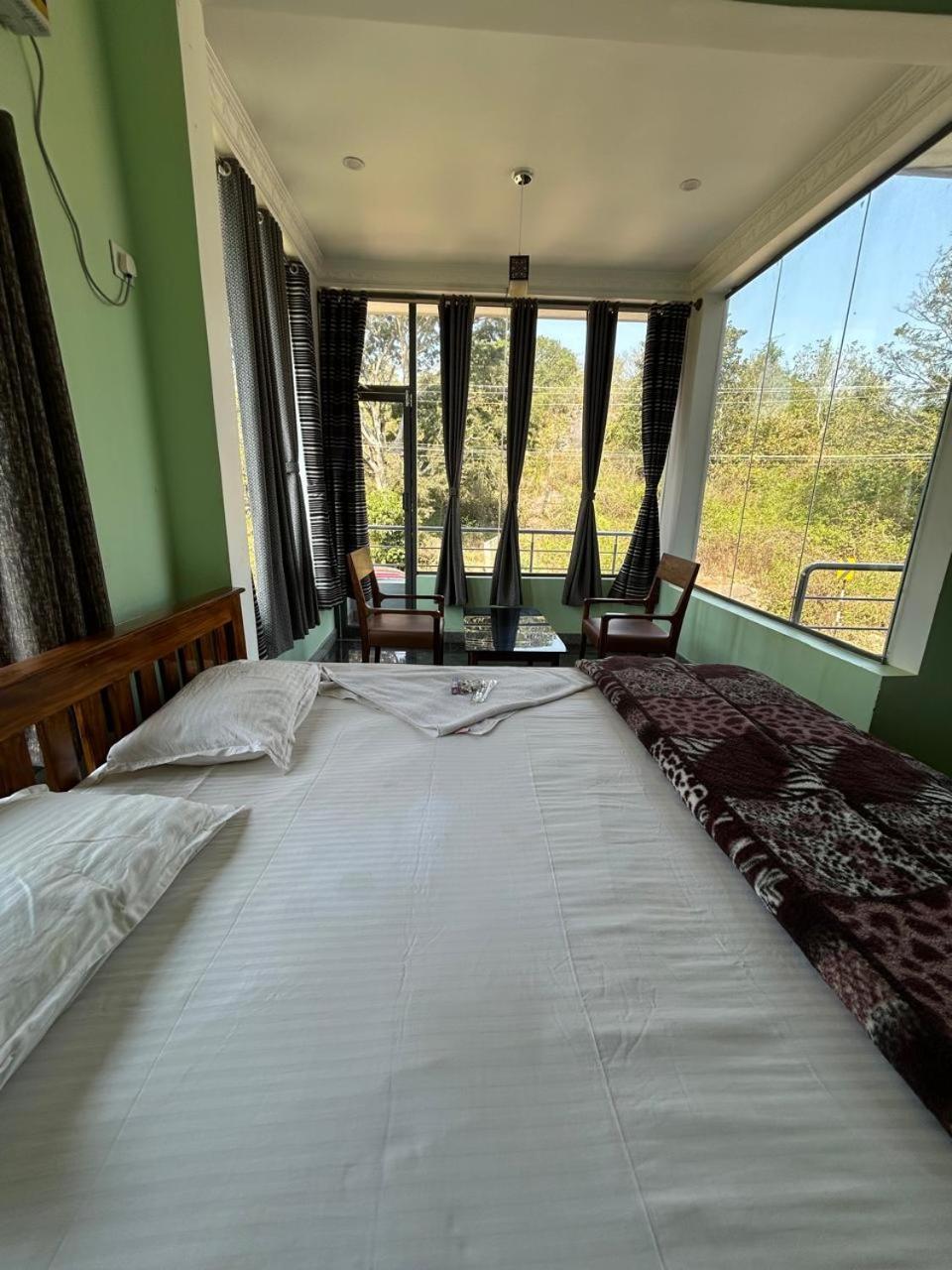 Yelagiri Goldhill Resort Buitenkant foto