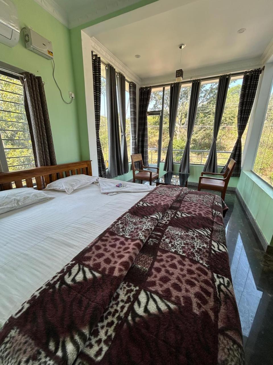 Yelagiri Goldhill Resort Buitenkant foto